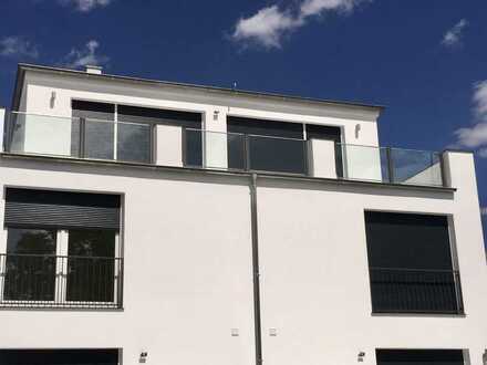 Unvorstellbar schön: Penthouse mit 4 Zimmern, Kamin, Dachterrasse und eigenem Treppenhaus