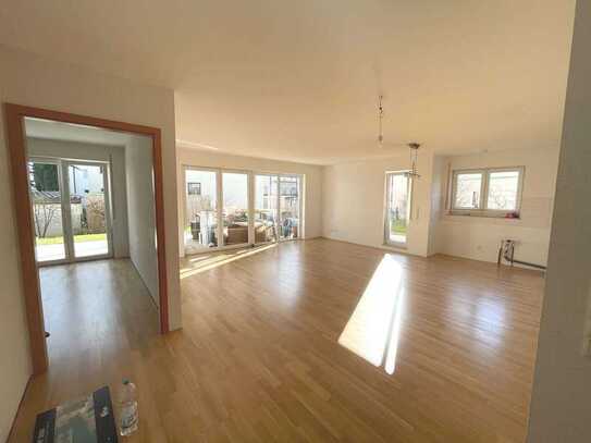 Schöne, sonnige 4,5 Zimmer-EG-Wohnung mit großem Garten, TG-Platz und Außenstellplatz