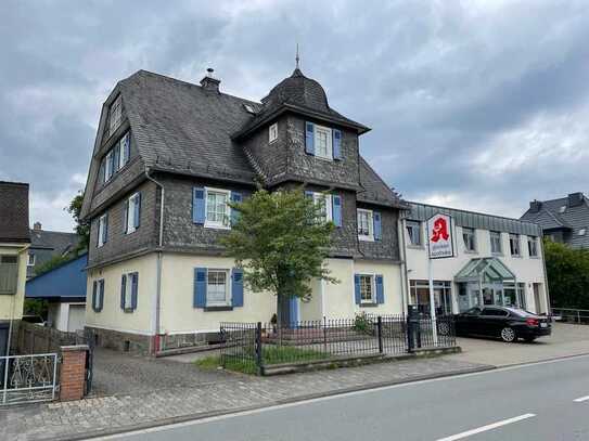 Apotheke, Ärzte- und Wohnhaus in der Gemeinde Sinn