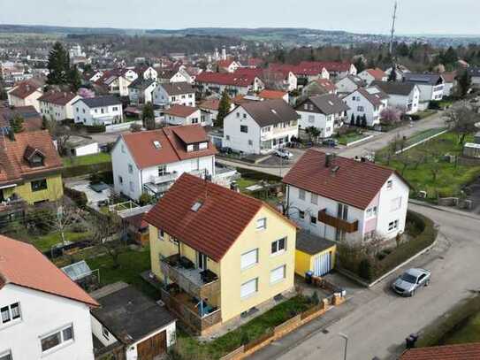 Wo Einhorn und Teddybär wohnen: Vermietetes MFH mit 2 Wohneinheiten und Garage in Giengen