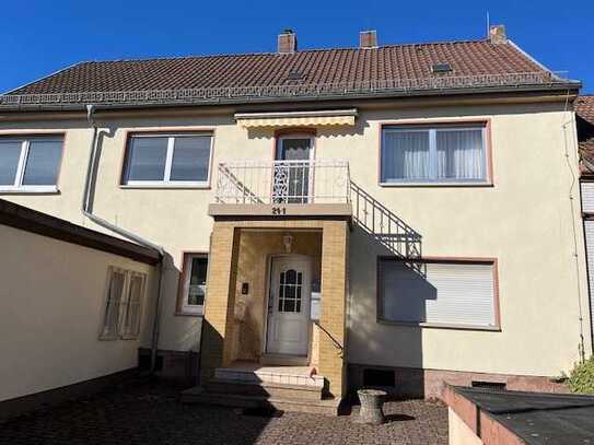 Haus mit 3 Wohneinheiten, Garage und sep. Bürogebäude