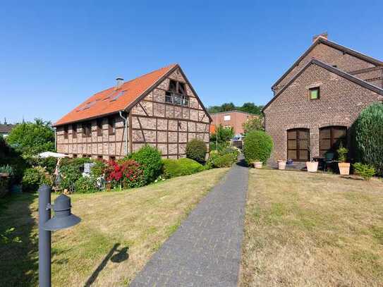 Dachgeschosswohnung in traumhafter Hofanlage in Köln-Widdersdorf