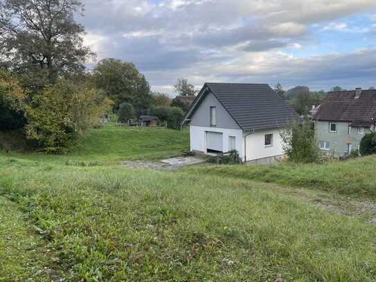 Grundstück für einen Neubau mit vorhandener Werkstatt / Doppelgarage und Zisterne