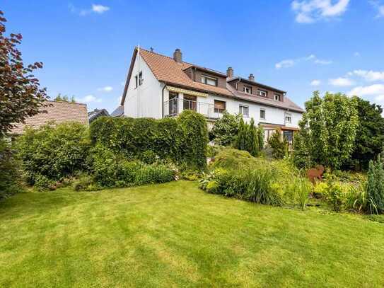 Platz für die Familie! Gepflegtes 1-2-FH, Sauna, Carport, Nebengebäude & großem Garten in Forchheim