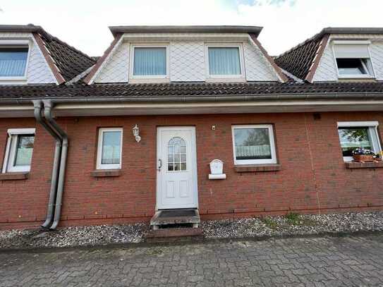 Schönes Reihenmittelhaus in Consrade mit Doppelcarport und Garten