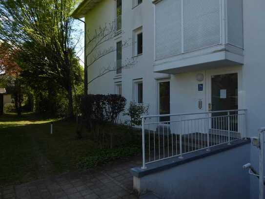 Ruhige, helle, renovierte 2-Zimmer-Gartenwohnung