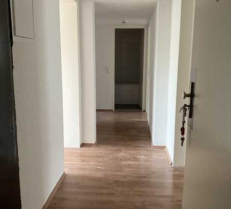 Renovierte 3-Zimmerwohnung mit Balkon!