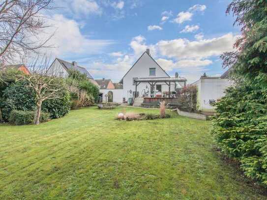 Attraktives Einfamilienhaus mit weitläufigem Garten und Garage in ruhiger Wohnlage von Herrenshoff