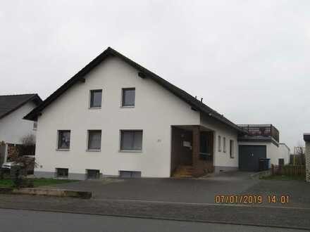 Zwangsversteigerung eines Zweifamilienhauses mit Garage und Garten in Borchen-Alfen