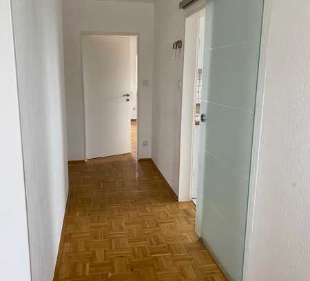 Gemütliche 3-Zimmer-Dachgeschosswohnung zu vermieten.