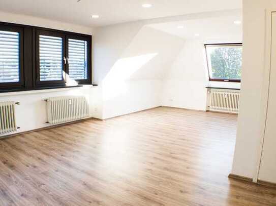 Moderne Dachgeschosswohnung in einer Stadtvilla