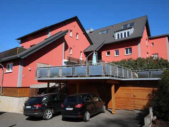 Topsanierte Dachwohnung mit schöner Aussicht in ruhiger Lage Forsbach