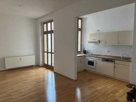 Helle sonnige ruhige 2-Zimmer-Wohnung mit Einbauküche im Seitenflügel in Potsdam Nördl. Innenstadt