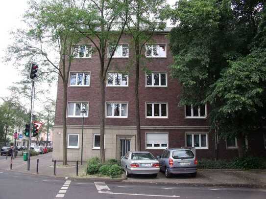 Mitten in der Stadt und doch im Grünen - Moderne Zwei-Zimmer-Wohnung mit gartenseitiger Terrasse