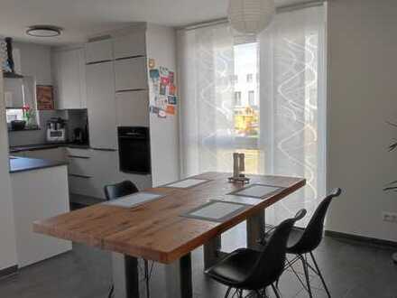 Neuwertige 3-Zimmer-Wohnung mit Loggia und EBK in Holzgerlingen