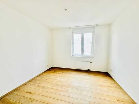 **Helle 2-Zimmer-Wohnung mit Balkon**