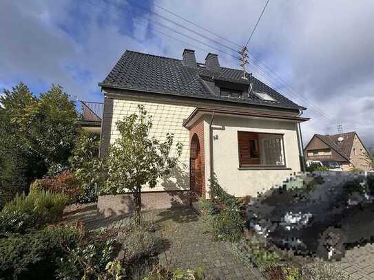 Einfamilienhaus mit Doppelgarage nahe dem Ortsrand