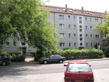 Große Dachgeschosswohnung! Küche und Bad mit Fenster