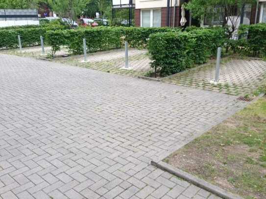 Die Lösung für Ihre Parkplatzsorgen: Außenstellplatz mit Parkbügel in gepflegter Wohnanlage!