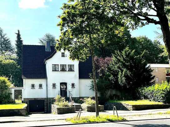 Freistehendes Einfamilienhaus im Landhausstil mit großem Grundstück im Aachener Süden