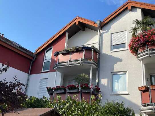 Schöne 2-Zimmer-DG-Wohnung mit Balkon in Leverkusen