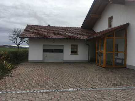 Schöne 3,5-Zimmer-Wohnung mit Terasse und Einbauküche in Schöllnach