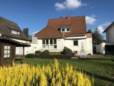 freistehendes 1-2 Fam. Haus mit großem Garten zum Renovieren oder Abrissgrundstück