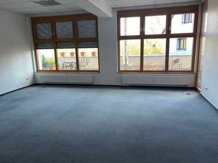 # Büro/Praxis in Neuenstadt a. K. - Zentrale Lage - Mit Aufzug #