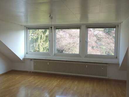 Schöne Dachgeschosswohnung Wohnfläche 60qm + Hobbyraum 34qm, reserviert