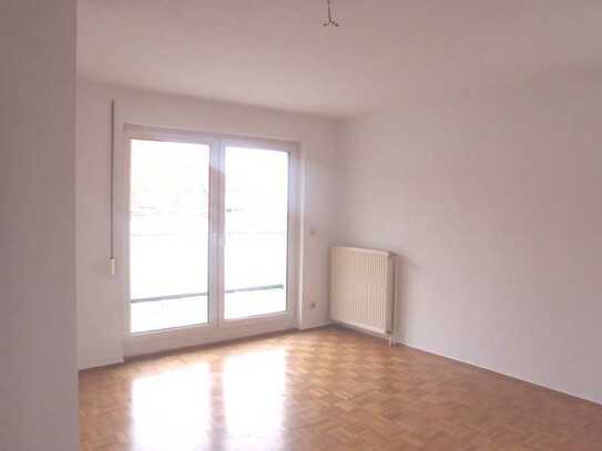Gemütliche 2-Raum-Wohnung mit Balkon in Stadtfeld-Ost erwartet Sie!