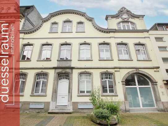 Uerdingen: historisches Mehrfamilienhaus mit 6 Wohneinheiten, 2 Stellplätzen und 2 Garagen!