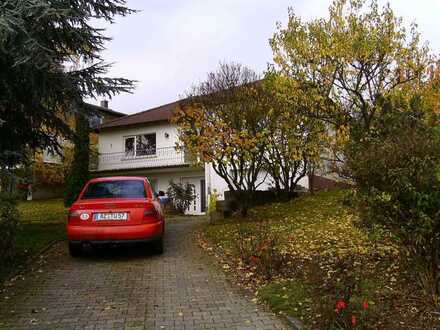 Sonniger Winkelbungalo mit großem Grundstück