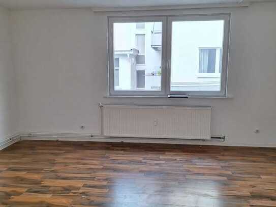 1 Zimmer -WOHNUNG + BALKON PROVISIONSFREI!