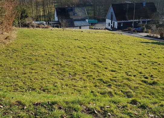 Sonniges Baugrundstück mit schöner Aussicht in Hilchenbach