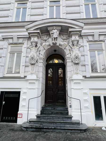 Stilvoller Altbautraum am Hansaplatz - Exklusive 4-Zimmer-Wohnung mit Luxusbad, Sauna & Balkon