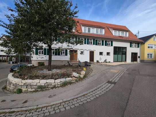 Geschmackvolle 4-Raum-Wohnung mit Balkon und EBK in Bissingen an der Teck