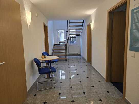 Arbeiten und Wohnen unter einem Dach – Flexibles Immobilienangebot mit Stil....