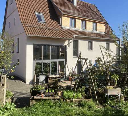 Stilvolle 3-Zimmer-Wohnung mit gehobener Innenausstattung in generalsanierten Bauernhaus