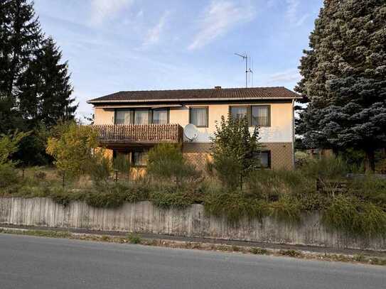 Bungalow mit ausgebautem Keller und Garage