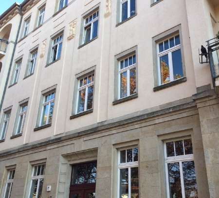 Große Dachgeschosswohnung mit Loggia in Dresden-Strehlen