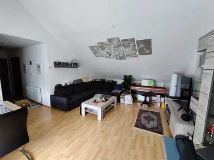 Helle Dachgeschosswohnung in ruhiger Lage mit Balkon und Einbauküche in Schmiden