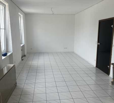 Freundliche 3,5-Zimmer-Wohnung in Graben-Neudorf