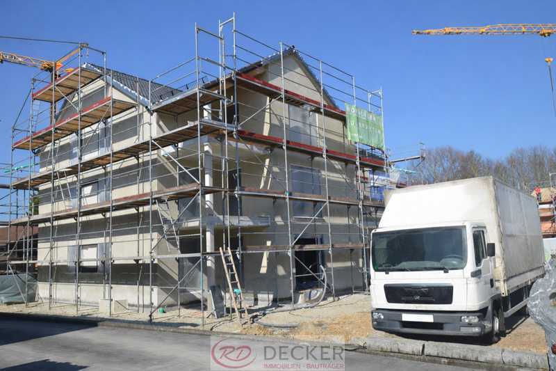                                                               Wohnen im lichtvollen Dachgeschoss ++Decker Immobilien++                                                       in Velden (Landshut)