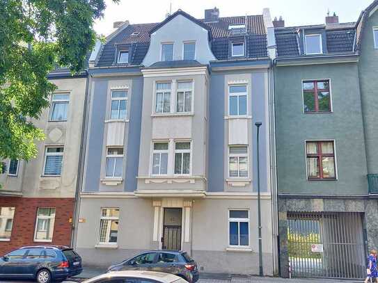 EINZUGSBEREIT! - Stilvolle sanierte 2,5-Zimmer - neues Luxusbad - Balkon - Aufzug - Düsseldorf-Rath