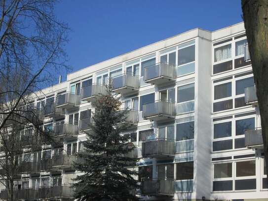 Schöne, sonnige 1-Zimmer-Wohnung mit Balkon und EBK in Eschborn-Niederhöchstadt