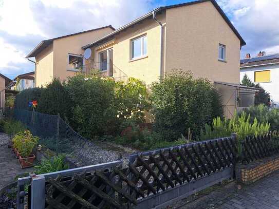 Von privat: 2-Familien-Haus in Hochheim