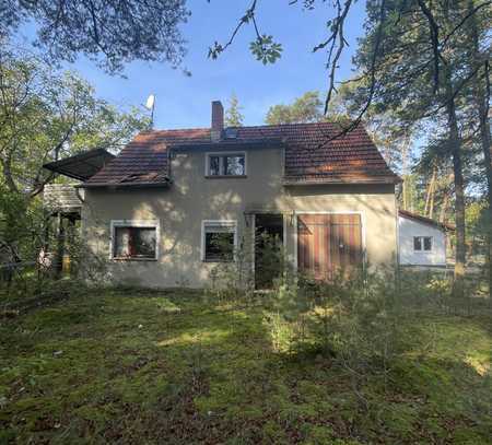 Grundstück mit stark sanierungsbedingten Einfamilienhaus oder großer Neubau für Wohnhaus möglich