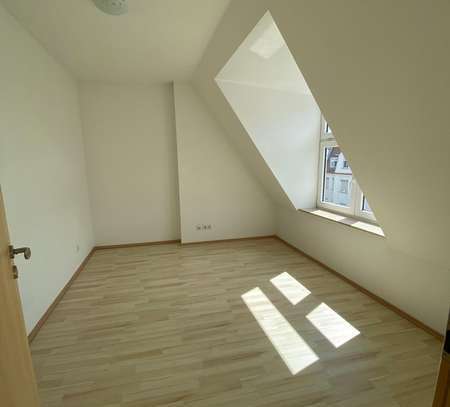 ***Wunderschöne 2-Zimmer Dachgeschosswohnung im Altbau***