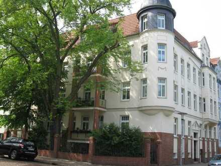 Schöne 2 Zi.-Wohnung Laminat, off. Küche mit Ebk und Duschbad in der südlichen Innenstadt