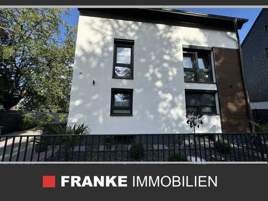 NEUWERTIGES ZWEIFAMILIENHAUS MIT MODERNSTER OPTIK & TECHNIK - WIRD KOMPLETT FREI